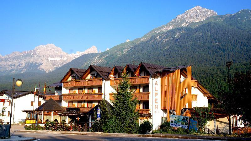 Hotel Alpen Andalo Exteriör bild