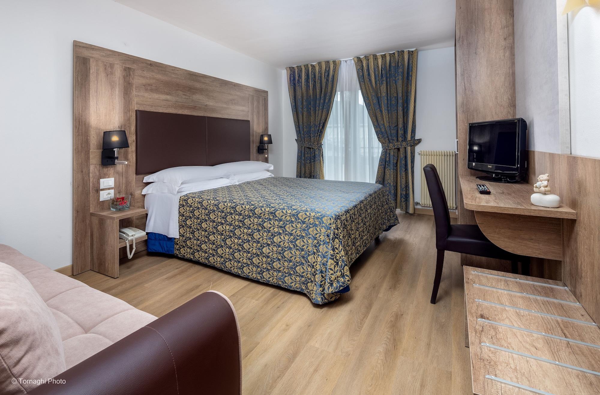 Hotel Alpen Andalo Exteriör bild